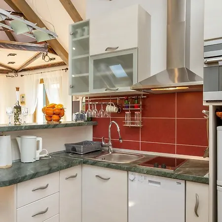 Апартаменти Romansa